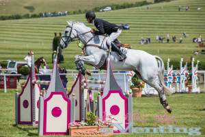 Andrew Nicholson maintains his 3* lead on Avebury